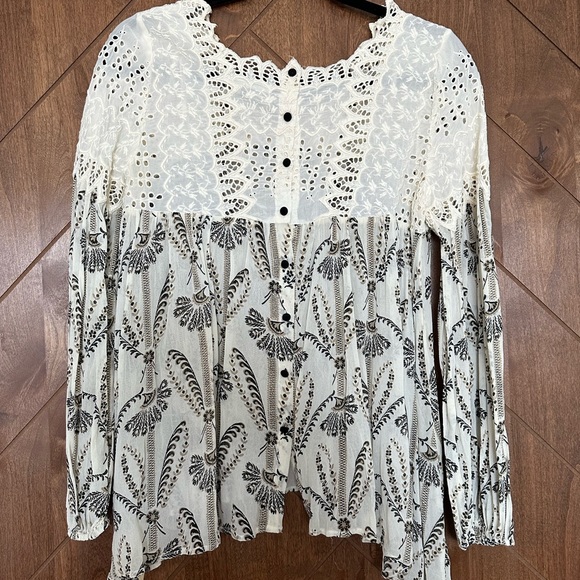 Beautiful feminine blouse 🌾 with eyelet - Picture 2 of 7